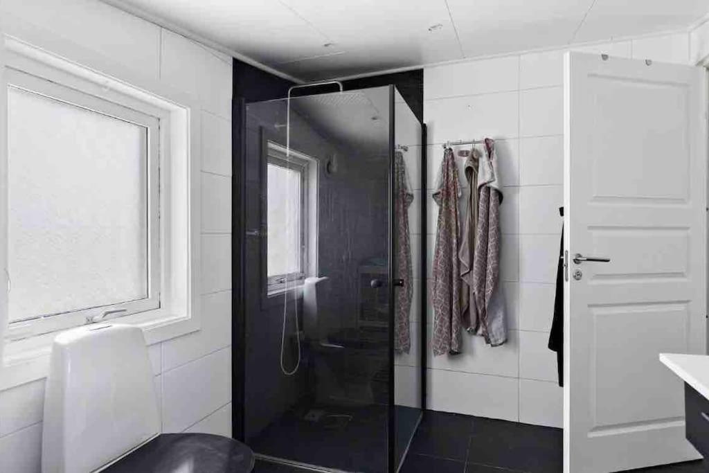 Mysigt Hus Med Natur & Jacuzzi I Olofstorp Gothenburg Exterior photo