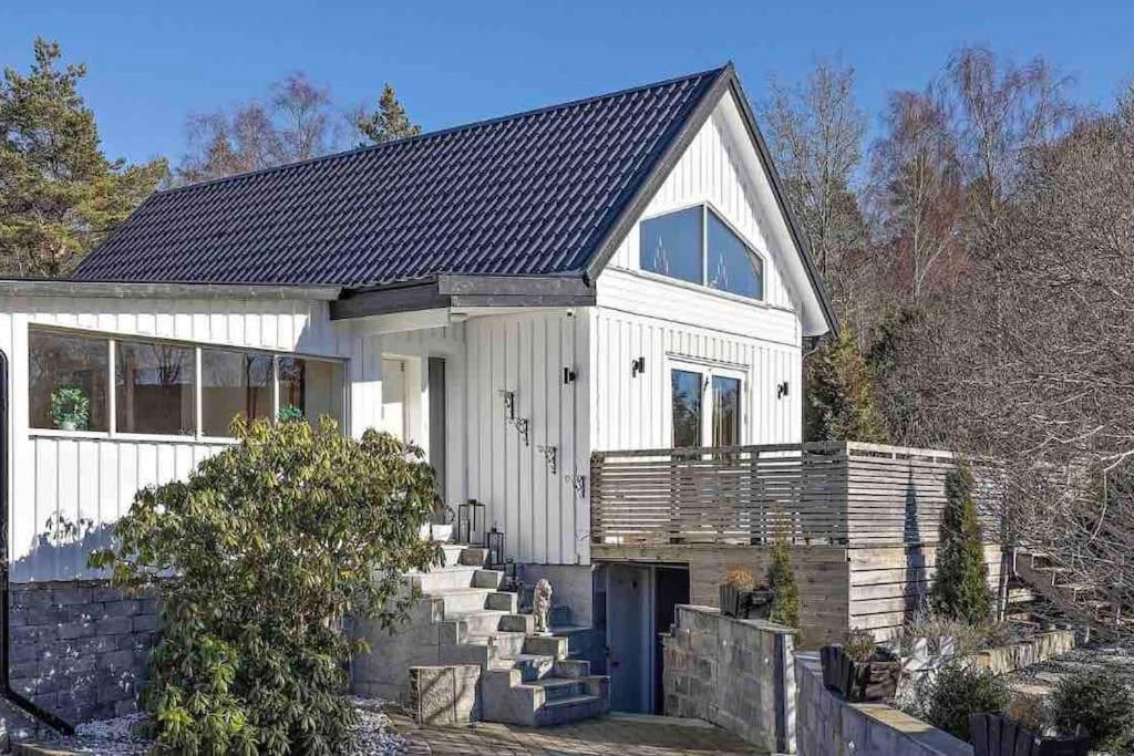 Mysigt Hus Med Natur & Jacuzzi I Olofstorp Gothenburg Exterior photo